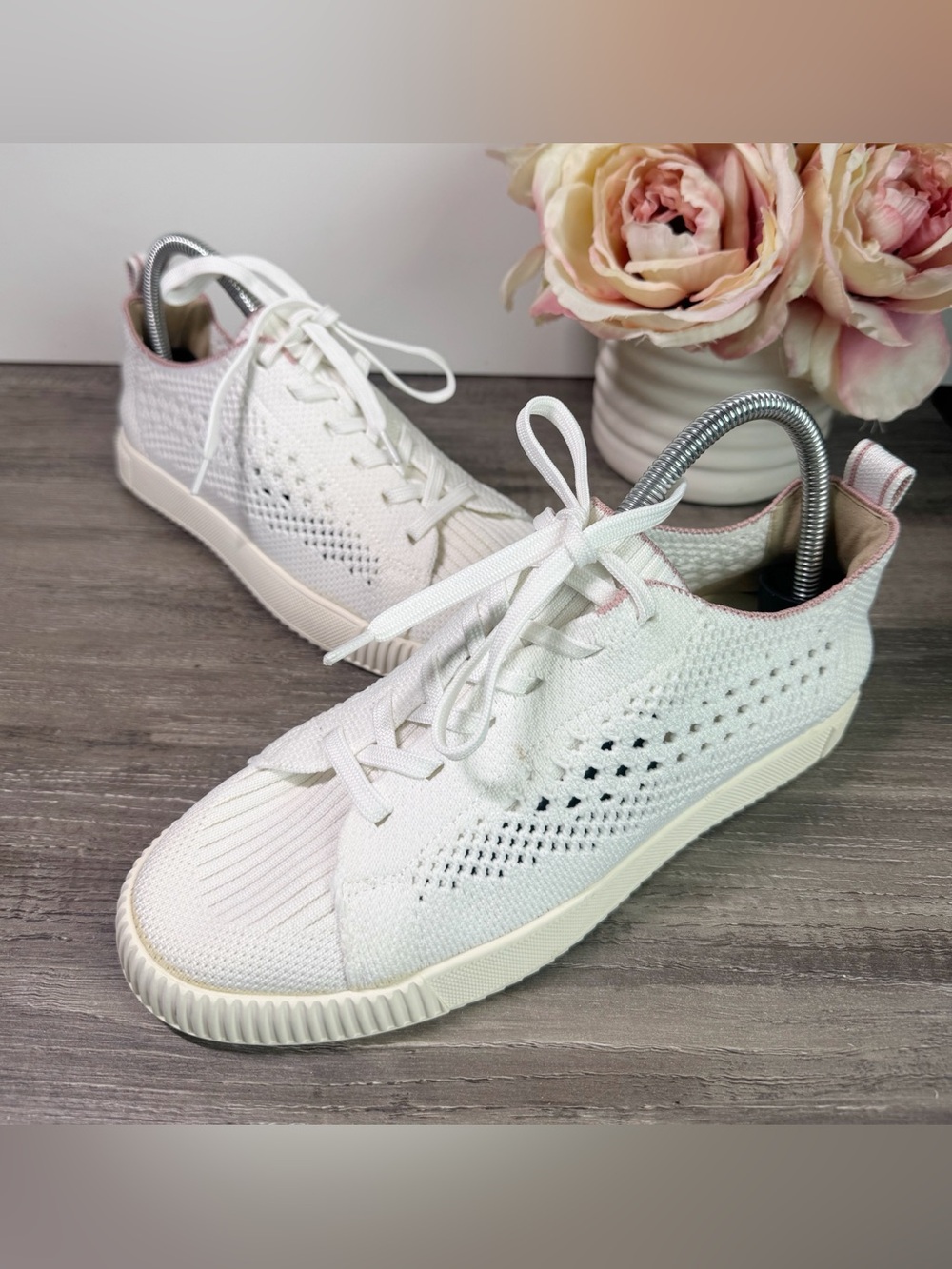 Vivaia Evermore White Knit Washable Sneakers with Pink Trim size 39/US8 EUC - Picture 2 of 8